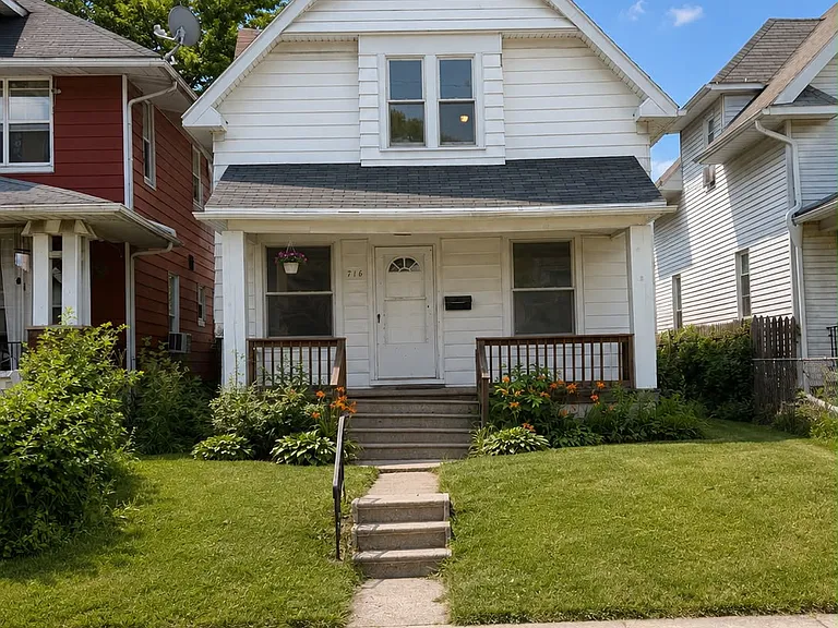 716 Clark St — Photo 1