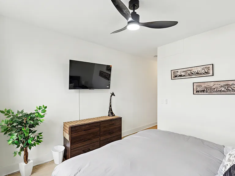 134 F St SE #3 — Photo 11