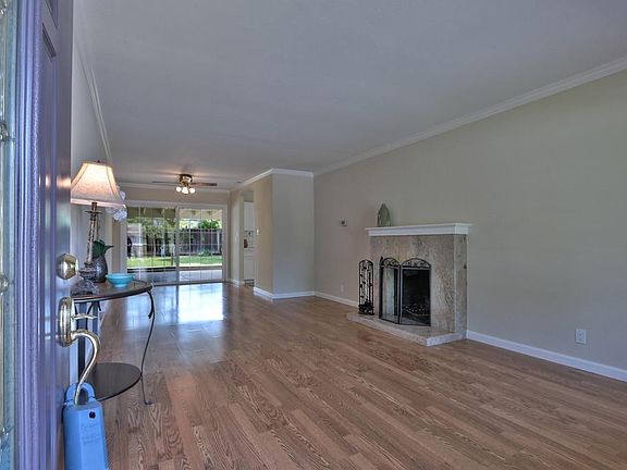 3rd image of 286 N Cragmont Ave