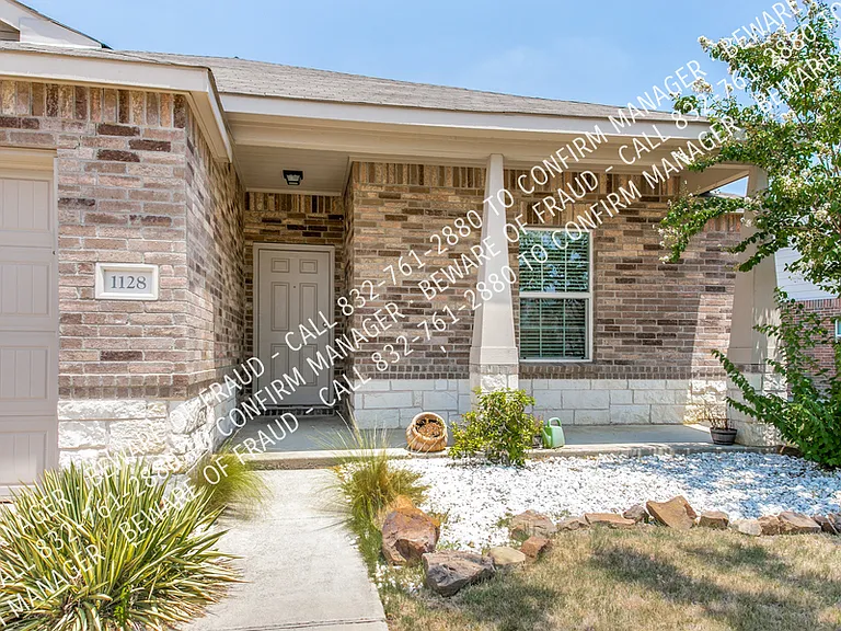 1128 Foxglove Ln — Photo 5