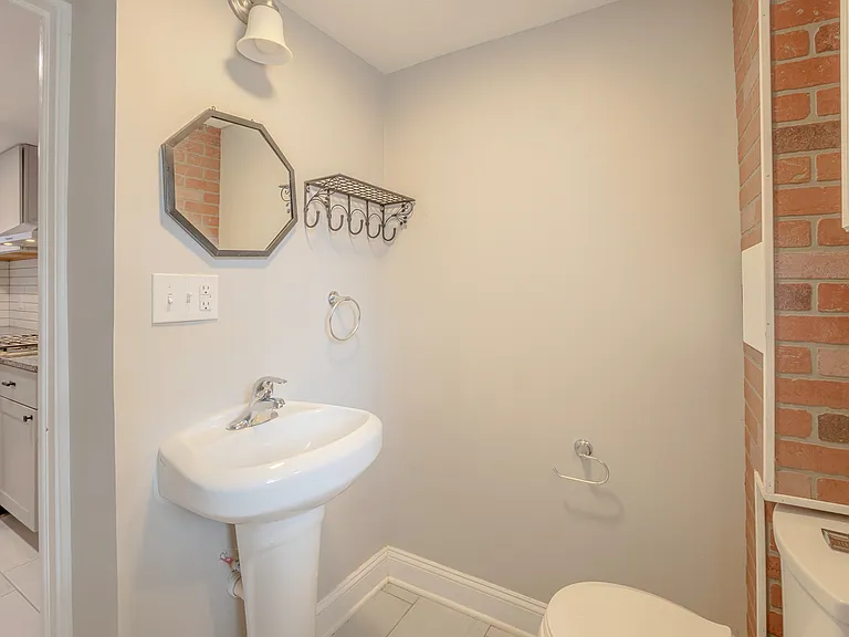 114 Mary Ave — Photo 15
