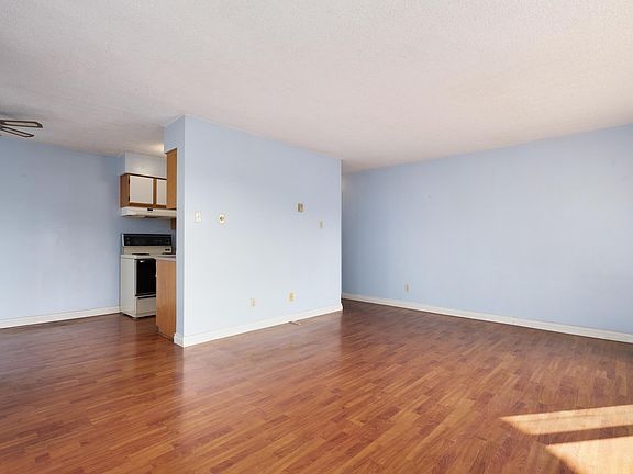 4th image of 1026 Queens Ave #702