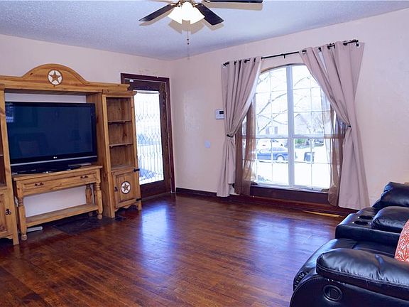 4th image of 4809 Fairfax St