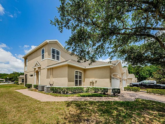 2nd image of 2527 Stanhope Dr