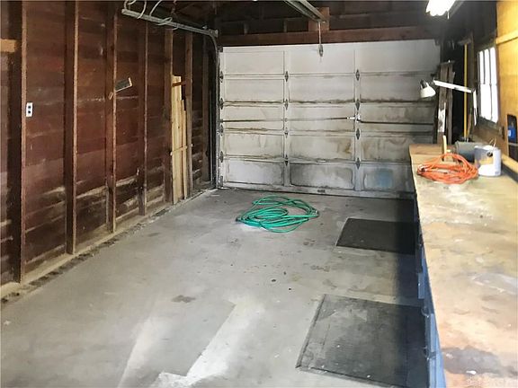 5th image of 2832 Whittier Ave