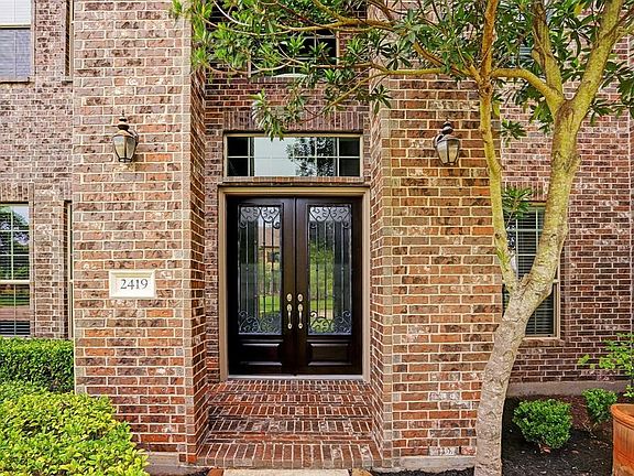 2nd image of 2419 Malaga Ln