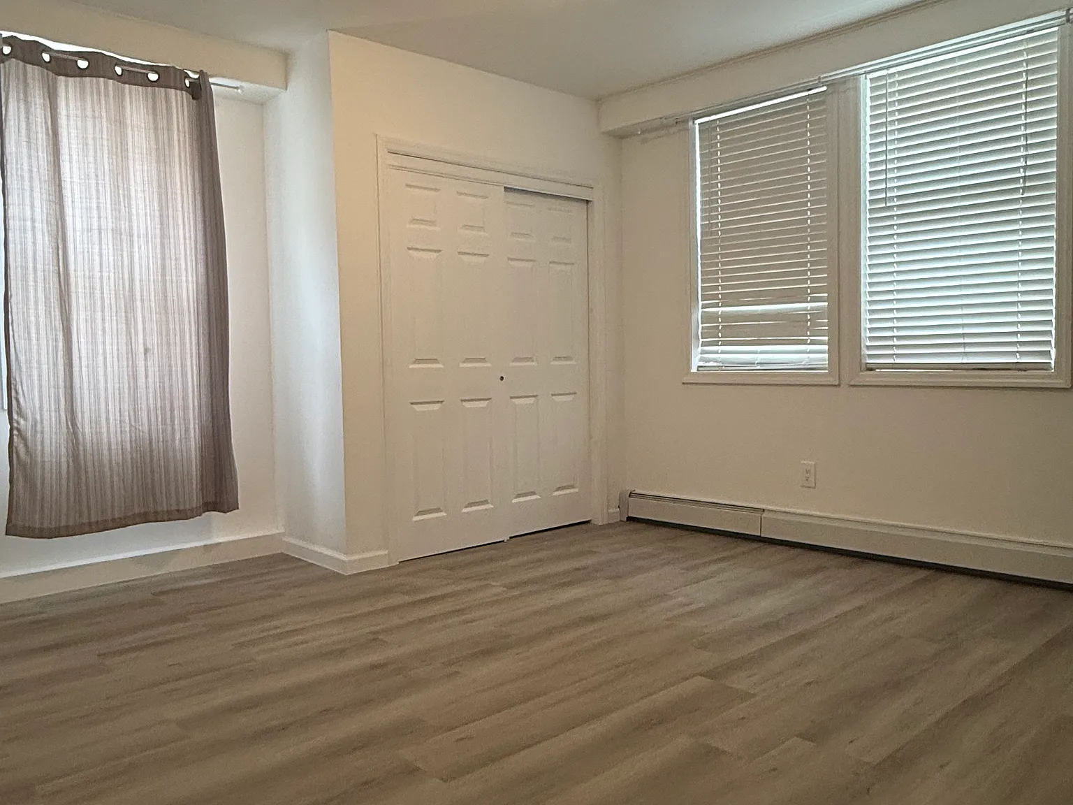 2 bed, 1000 sqft, $2,200 — Photo 3