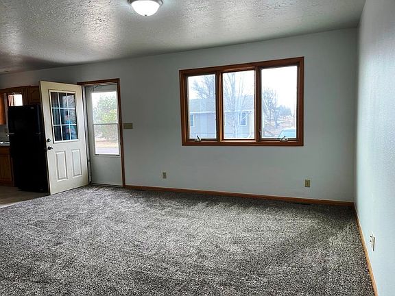 3rd image of 415-417 E Rodney St