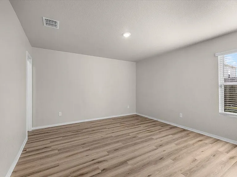 1412 Silver Oak Ln — Photo 16