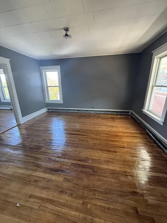 653 Cheshire St — Photo 4