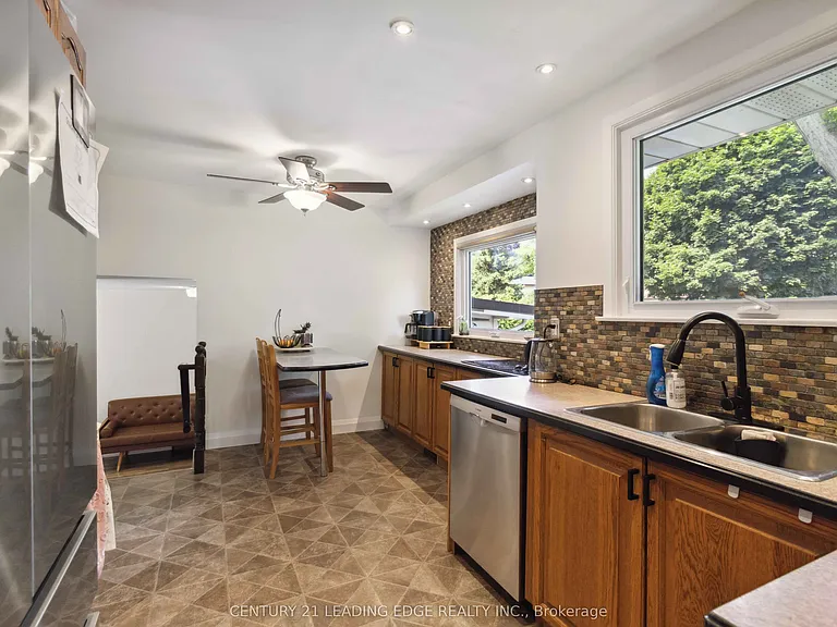 9 Trotters Ln — Photo 13