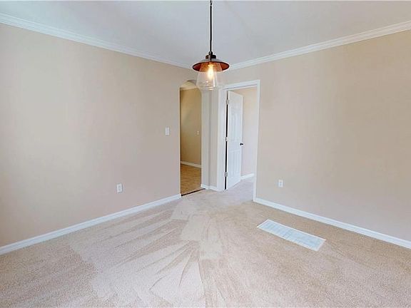 5th image of 104 E Ward Ave