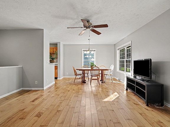 5th image of 923 N Union St