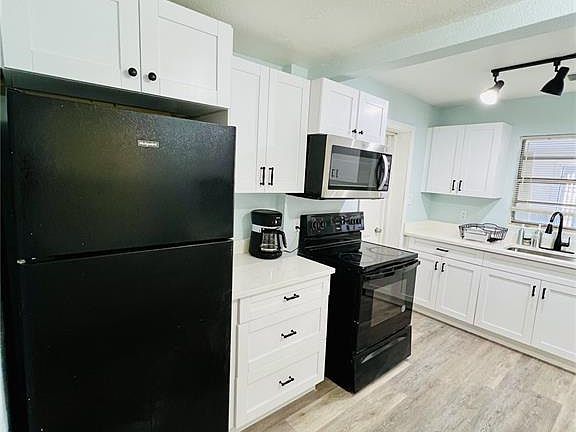 4th image of 1630 Harbor Dr