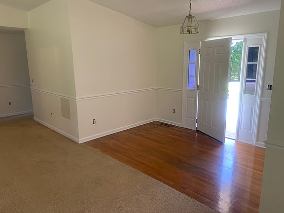 2nd image of 124 Hidden Valley Dr