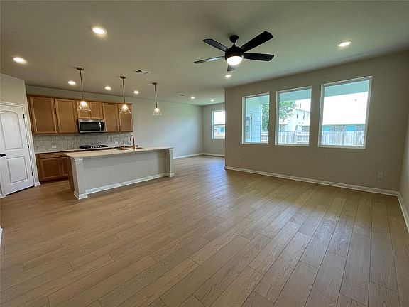 3rd image of 270 Grand Teton Dr