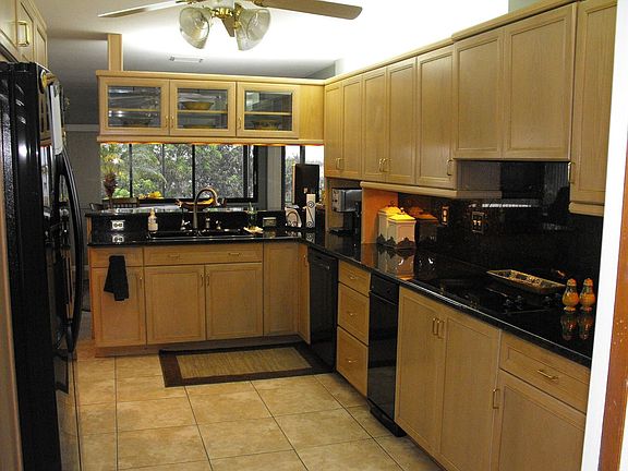 4th image of 209 Catherine Ave