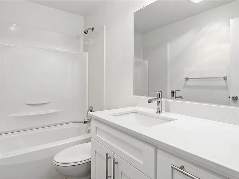 Kamden Court — Photo 31