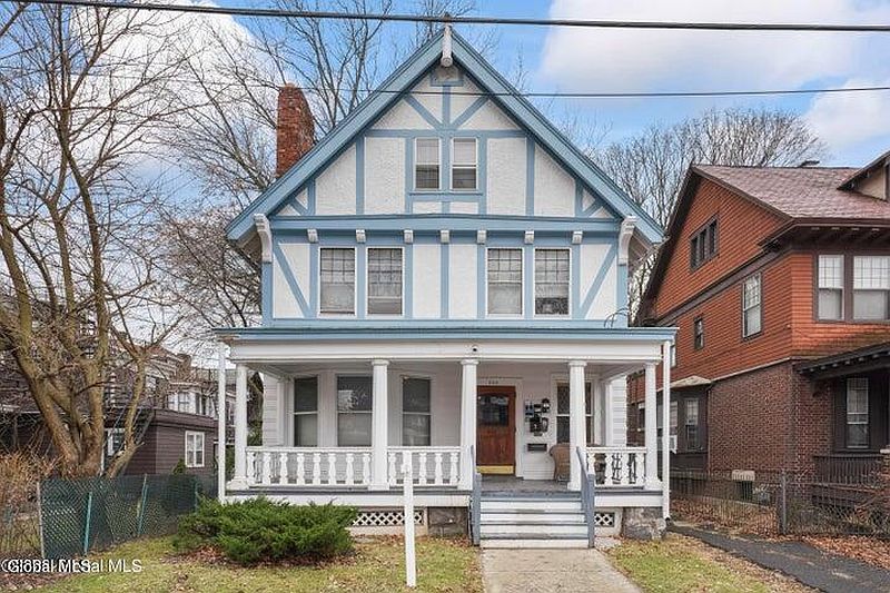 2nd image of 538 Myrtle Avenue