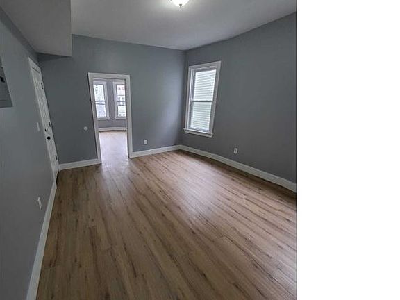 3rd image of 185 Isabella Ave #1