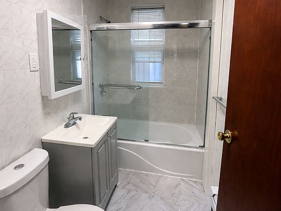 5th image of 2915 Astoria Blvd #2L