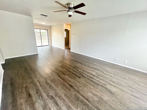 3rd image of 807 Big Sky Dr