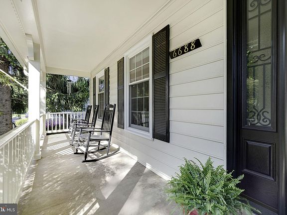 3rd image of 6688 Stonebrook Dr
