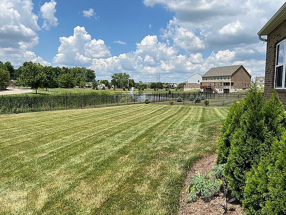 4th image of 300 Birchbrook Ct