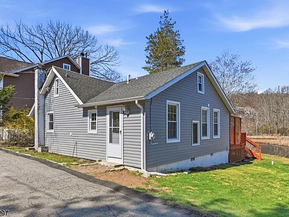 3rd image of 6 Timberwood Ln