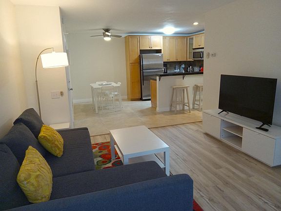 2nd image of 4600 Lamont St #126