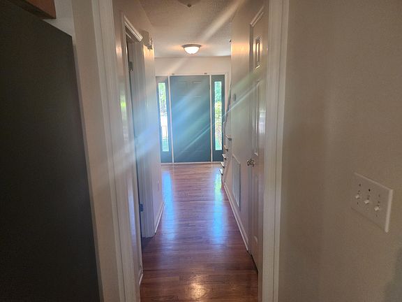 5th image of 102 Keighley Dr
