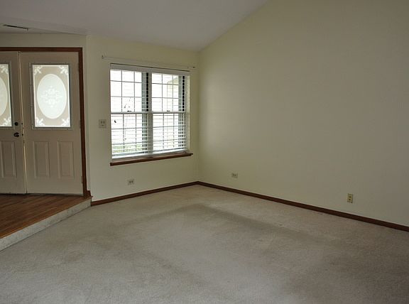 5th image of 14 White Pine Dr