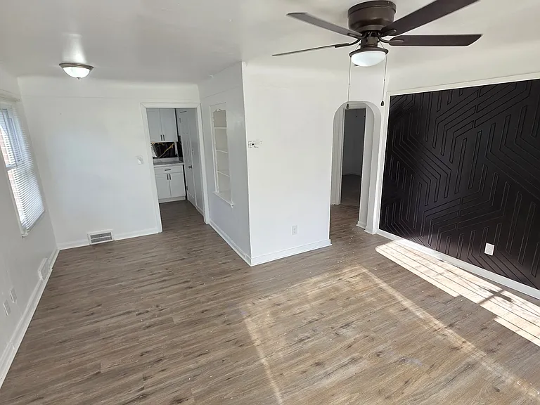 18412 Ferguson St — Photo 9