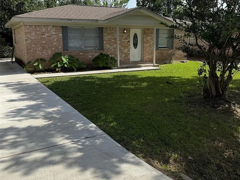 8807 Barton St — Photo 1