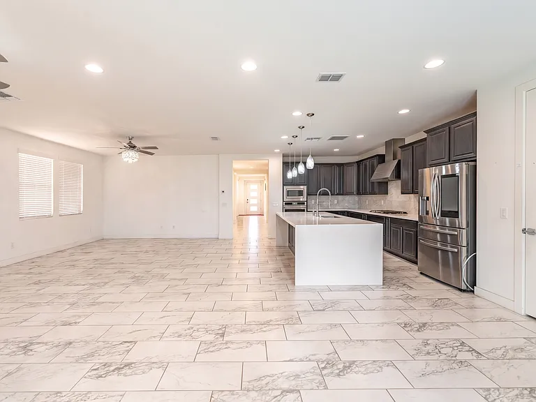 Dining & Kitchen