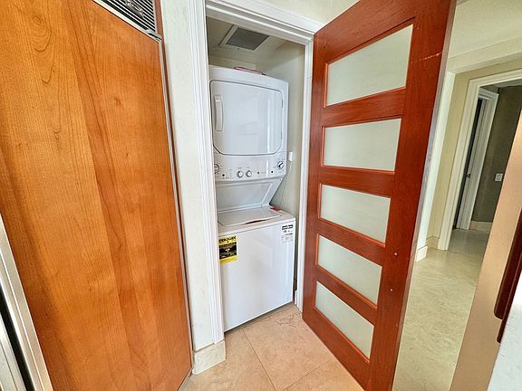 4th image of 2857 Paradise Rd Unit 1205