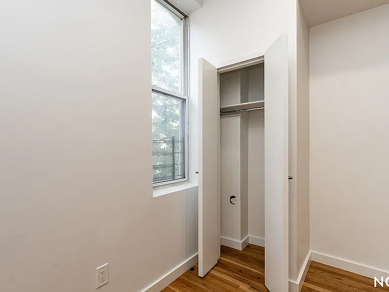 160 Johnson Ave #2E — Photo 5