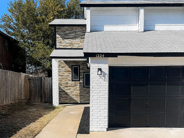1224 Westway Cir — Photo 2
