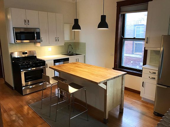 3rd image of 2708 N Whipple St #3