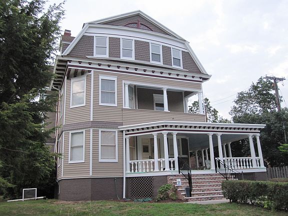 2nd image of 379 Montrose Ave