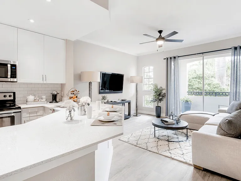 Promenade at Aventura Apartments — Photo 32