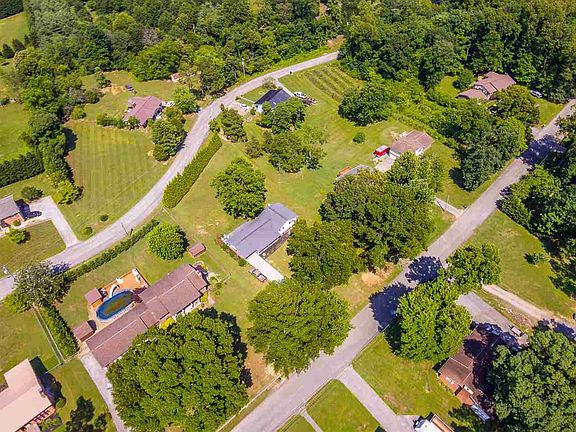 3rd image of 1625 Lake Park Cir