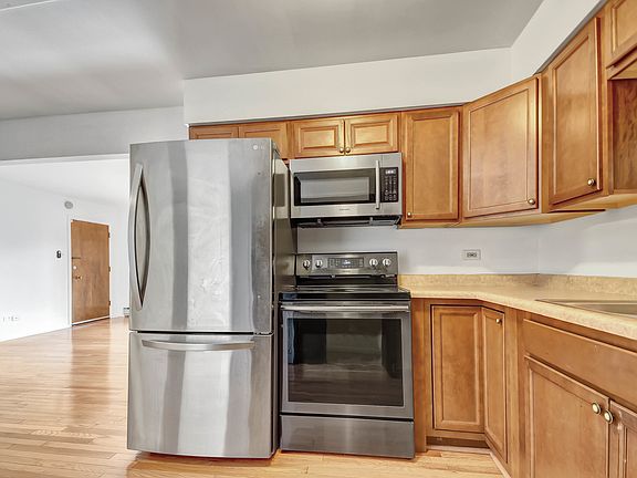5th image of 535 N Pleasant Dr APT 1B