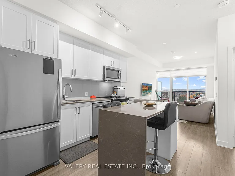 681 Yonge St #615 — Photo 10