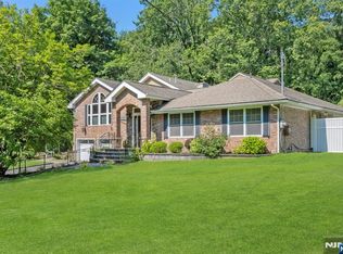 15 Oak Trail Rd, Hillsdale, NJ 07642