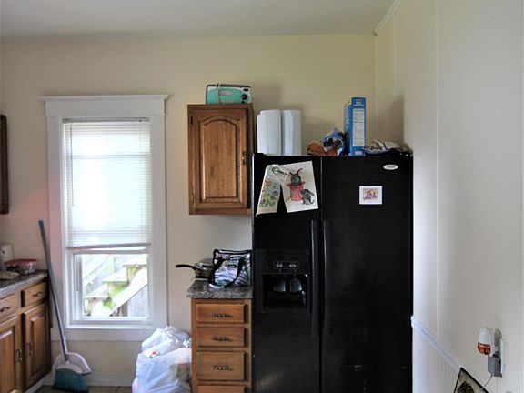 5th image of 827 W Larch Ave
