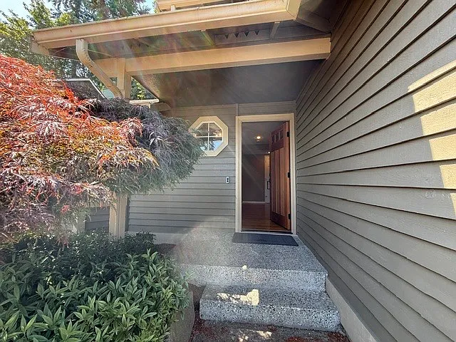 4927 NE 23rd St — Photo 3