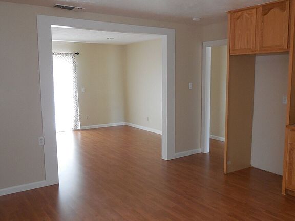 3rd image of 5952 Maleville Ave