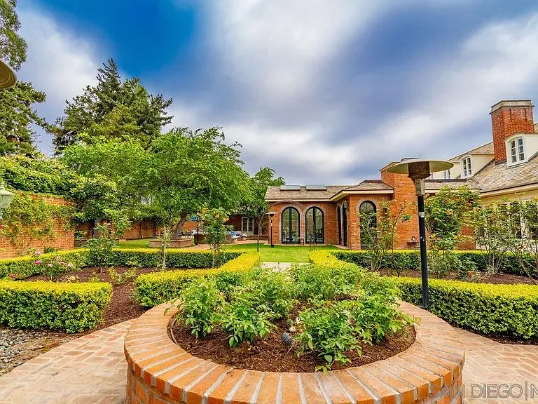 7007 Country Club Dr — Photo 11