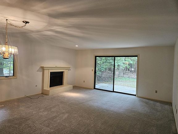 2nd image of 689 Oakway Dr #24